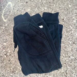 Gap l Black Jogger Pants l Boy’s Size: XS (4/5)